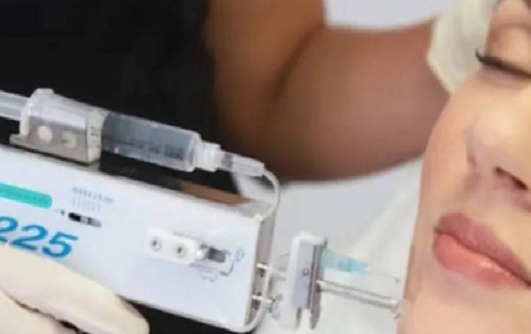 Gençlik aşısı yaptırdı kâbusu yaşadı: Yüz felci geçirdi, mimiklerini kaybetti!