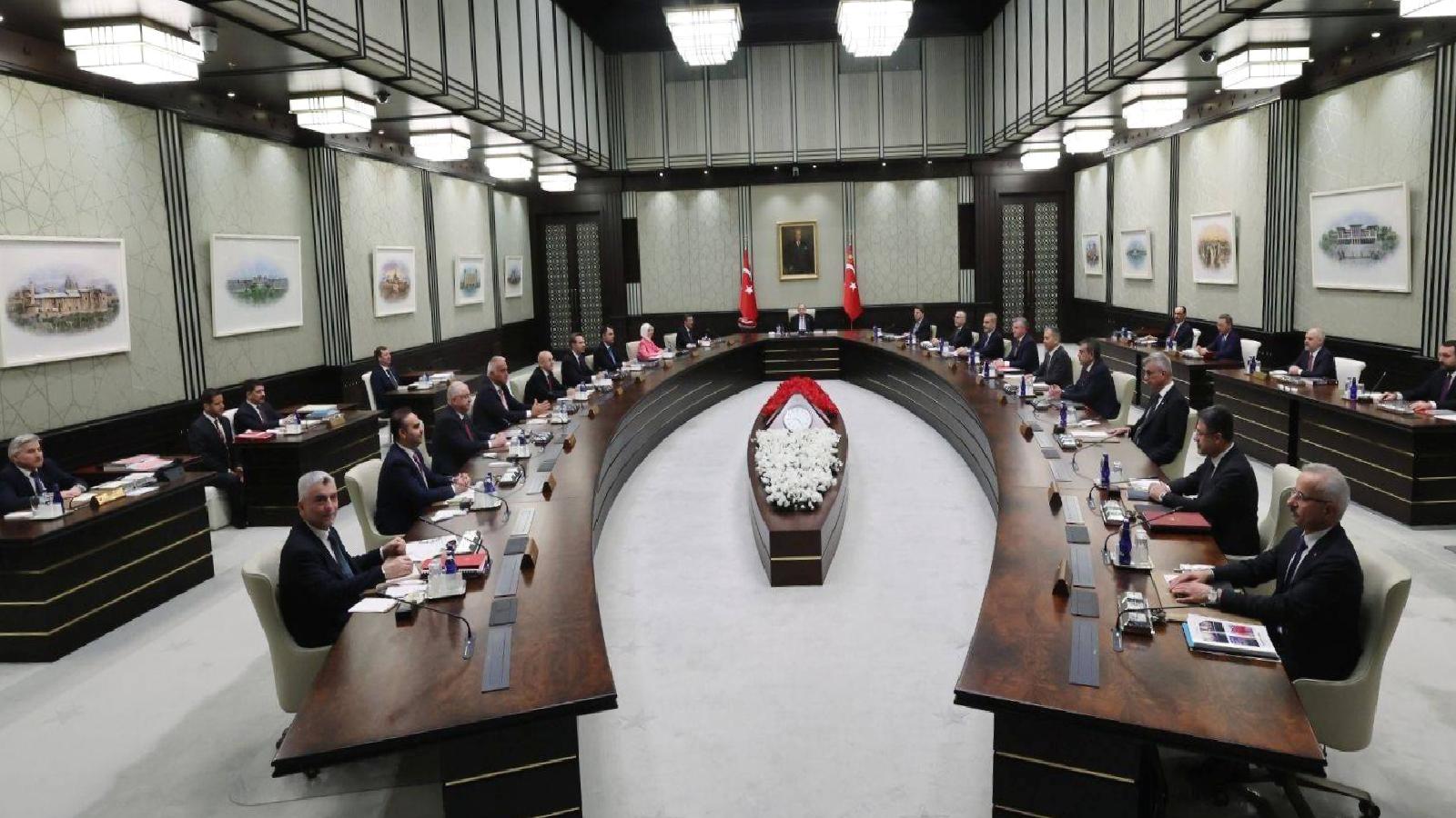 Kabine’de değişim iddiaları gündemde: Koltuğu garanti olan tek bakan var