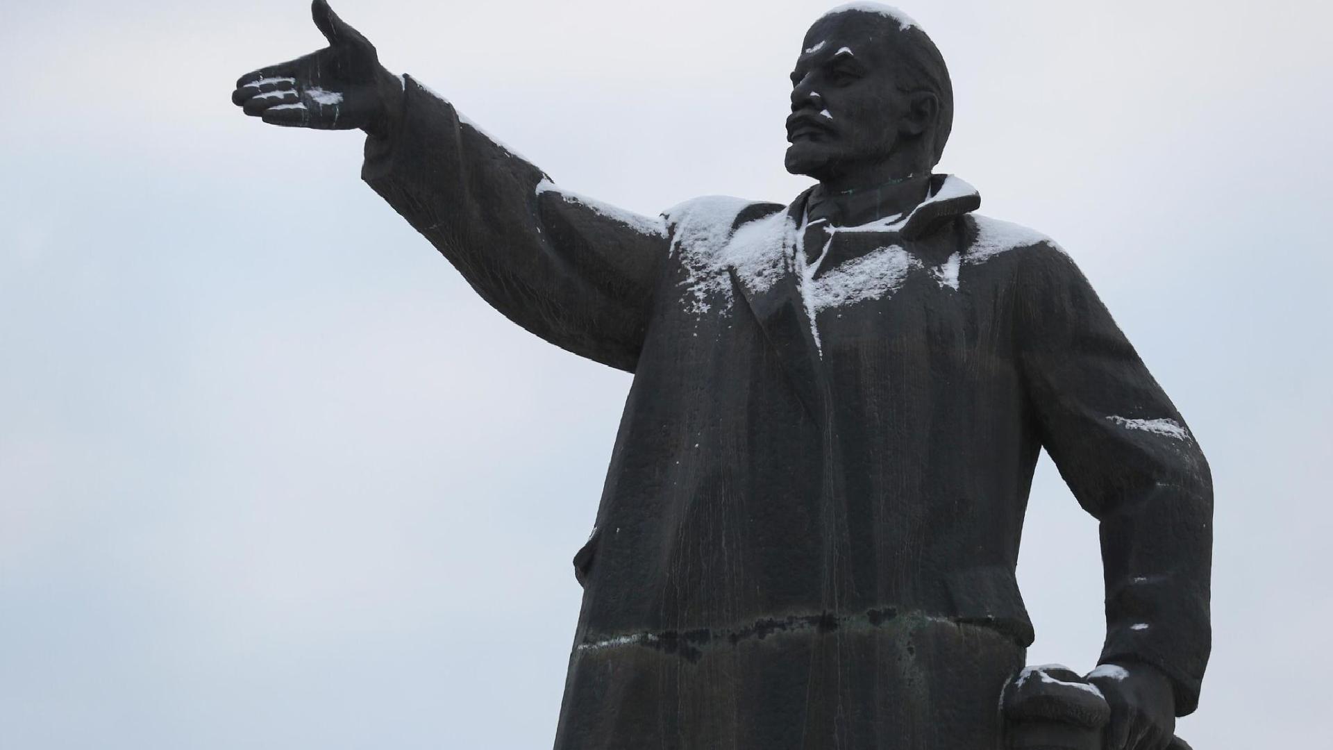 Oş’taki Lenin Anıtı’nın yıkılması üzerine Kırgız milletvekili Masaliyev: Cehalet ve mankurtluk