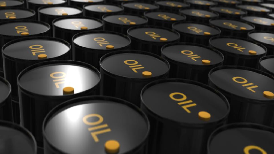 ABD petrol fiyatı tahminini yukarı yönlü revize etti