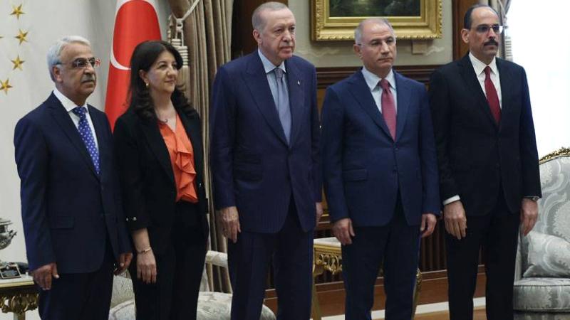 Ahmet Hakan: CHP terör bitmeden DEM ile uzlaştı, AK Parti terörün bitirilmesine yönelik adımlar attıktan sonra işbirliğine gitti