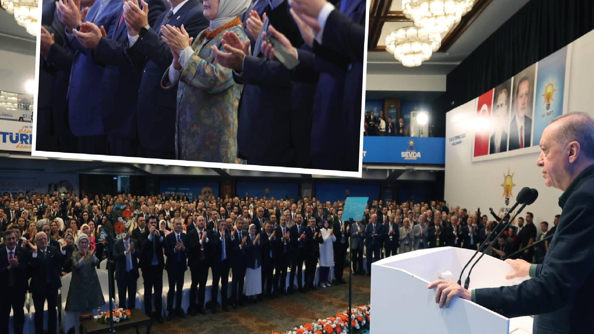 AKP’nin Kızılcahamam kampında “beş dakikada bir ayakta alkış” krizi