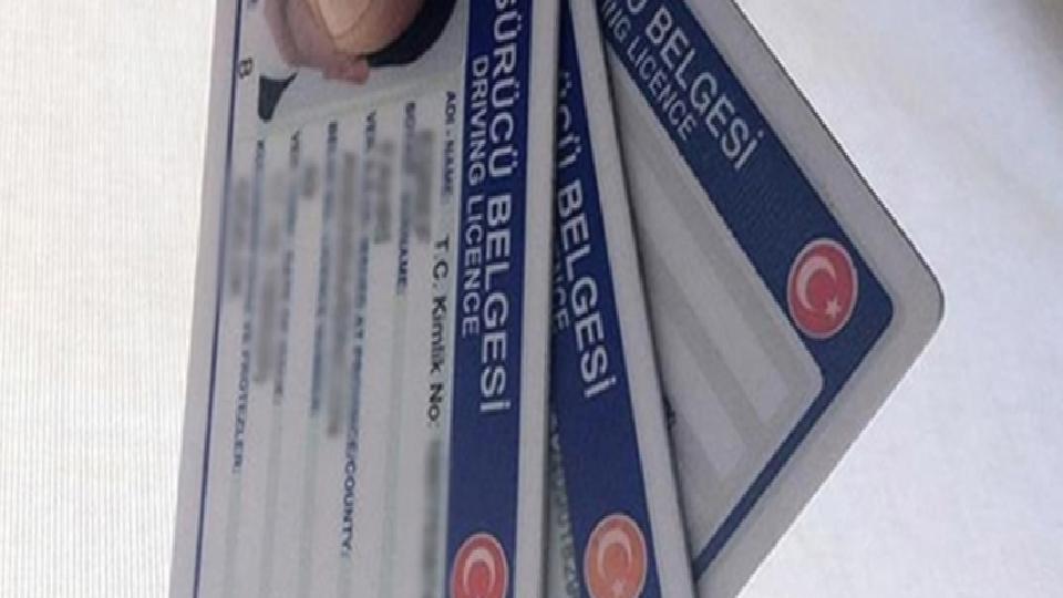 Eski tip sürücü belgelerinin yenileme süresi 3 ay uzatıldı