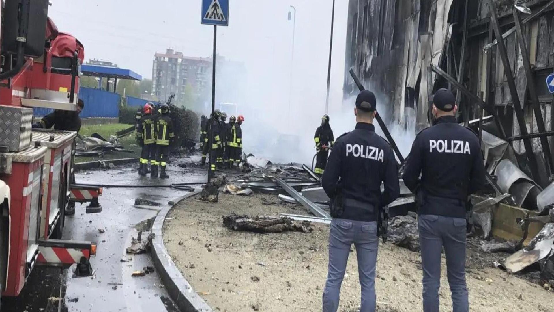 İtalya’da uçak otoyola düştü: Ölü ve yaralılar var