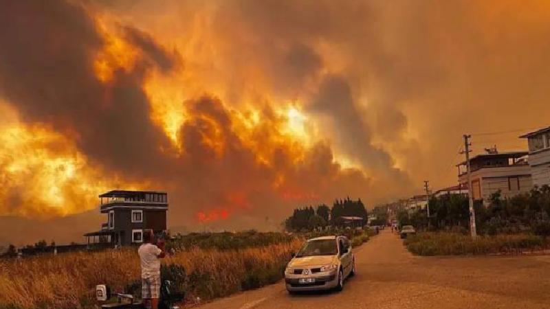 İzmir’deki orman yangınları nedeniyle hangi yollar ulaşıma kapatıldı, hangileri açık?