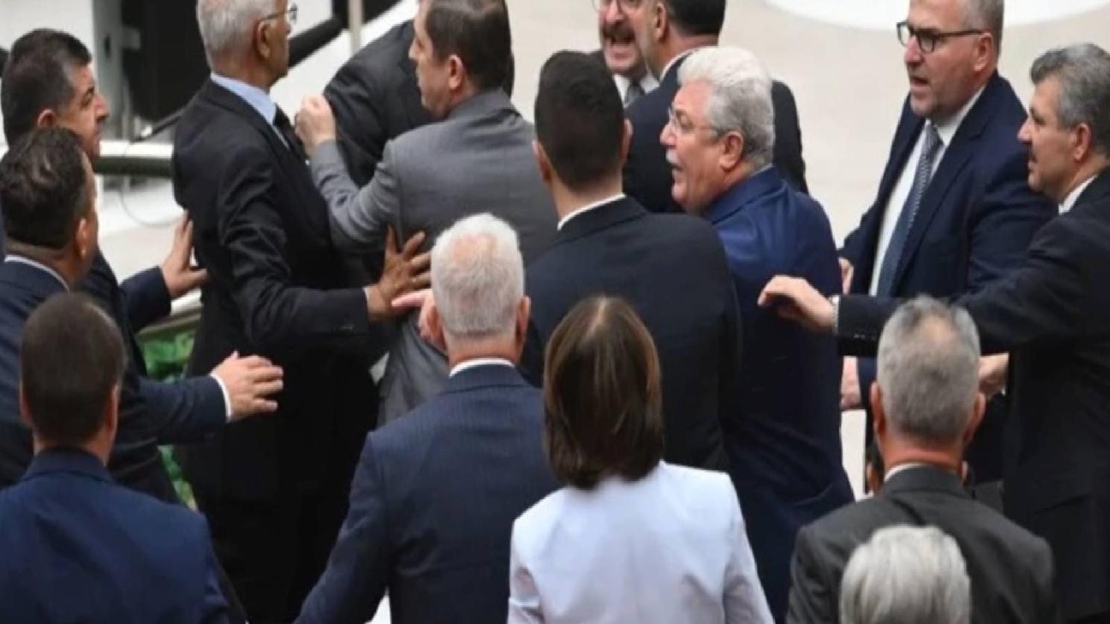 Meclis’te ‘LGS ‘kavgası: AKP’li Mustafa Varank, CHP’li Başarır’ın üzerine yürüdü: Yalancı herif, adi bir yalancısın, ahlaksız!