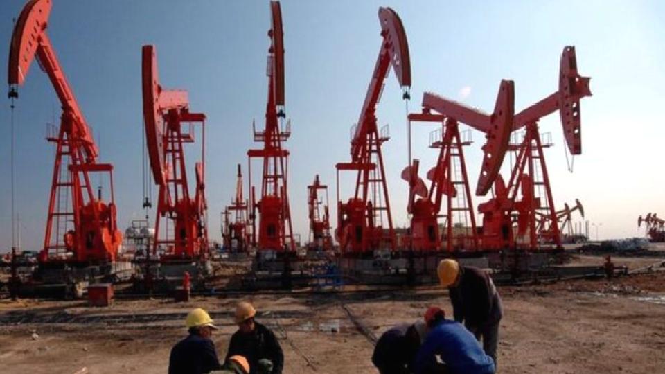 Petrol üretim artışı haberiyle düşüşte