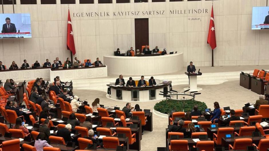 TBMM’de zeytinlikler için kürsü işgali