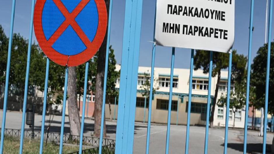 Yunanistan’da öğle saatlerinde dışarıda çalışmak yasaklandı