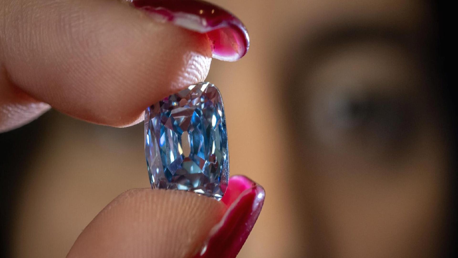 Arayışı haftalar sürdü: Nişan yüzüğü için 2.3 karatlık elması parkta buldu