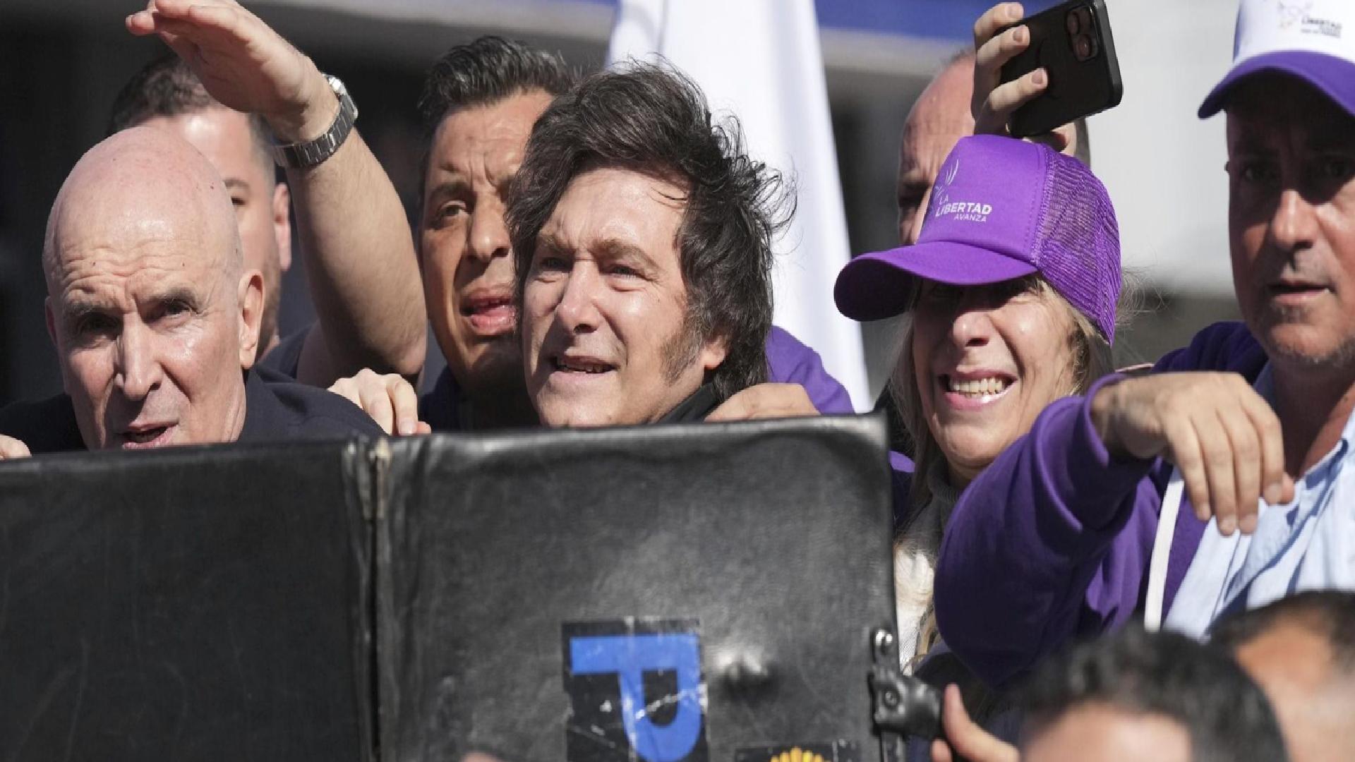 Arjantin Devlet Başkanı Javier Milei taşlı saldırıya uğradı