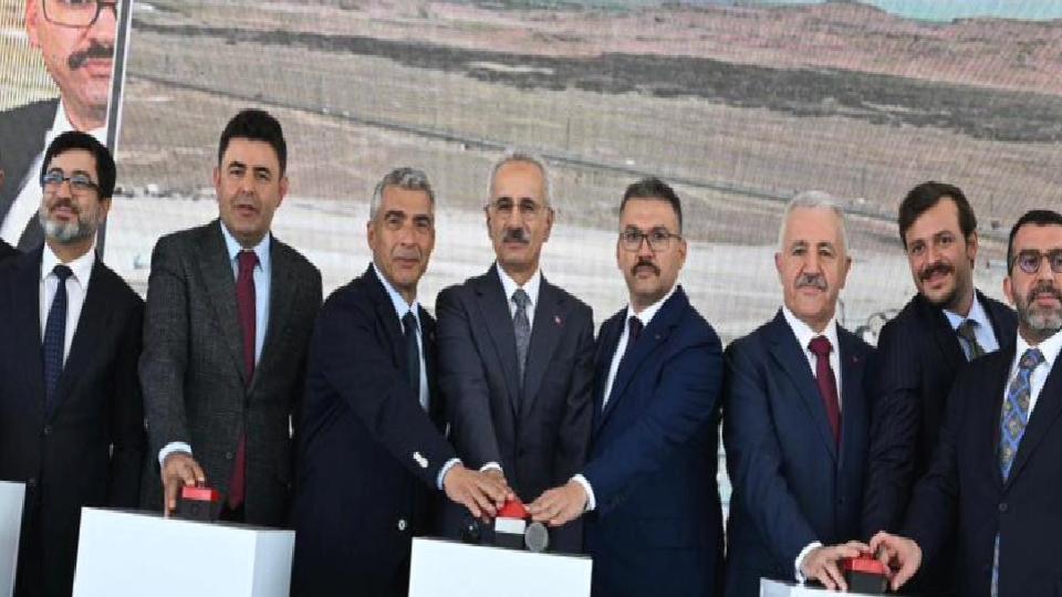 Bakan Uraloğlu: Zengezur Koridoru Çin’den İngiltere’ye ticareti geliştirecek