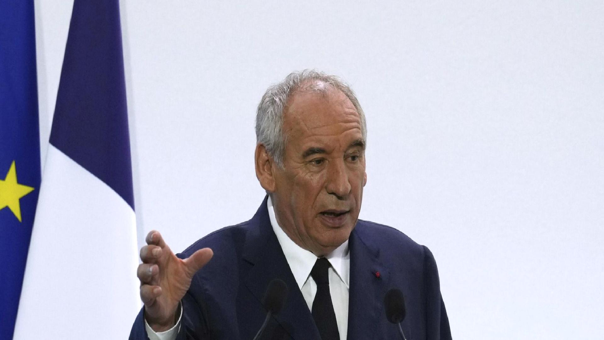 Fransa Başbakanı Bayrou, parlamentodan güven oylaması isteyeceğini açıkladı
