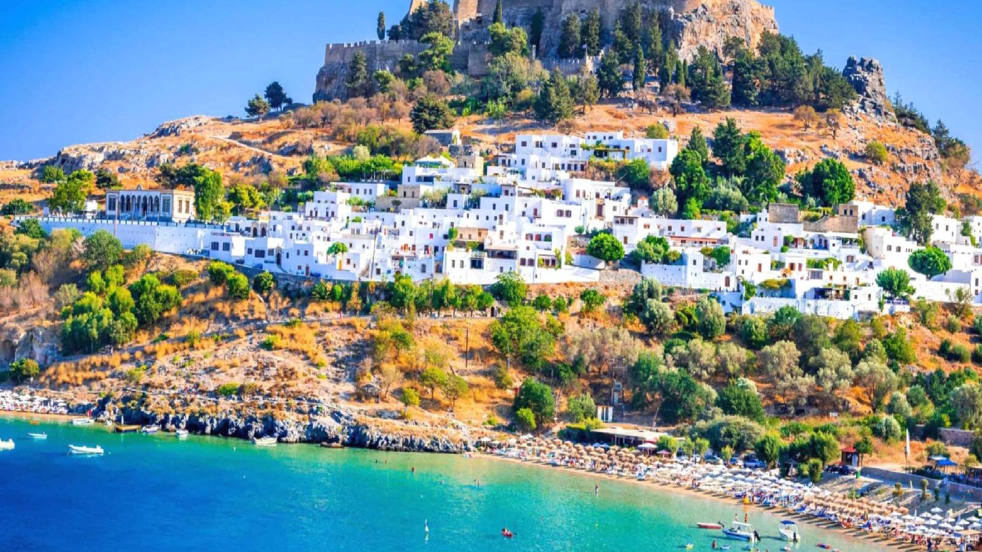 Hürriyet yazarı Erke: Yunan lokantacılar ve işletmeciler Türk turistten bıkmış, Rodos’ta bir restoranda azarlandık