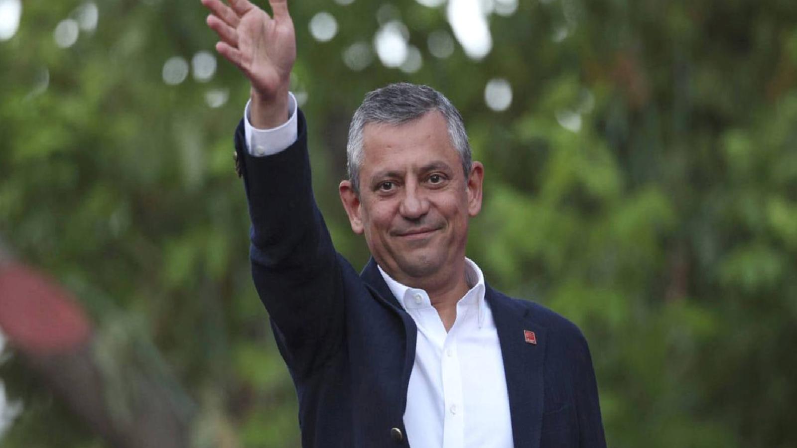 Özgür Özel: Ayda sadece 1 gün evde ailemle oluyorum, 6-7 saat uyurum, kahvaltıda yumurta yerim, her gün 7-10 km koşarım