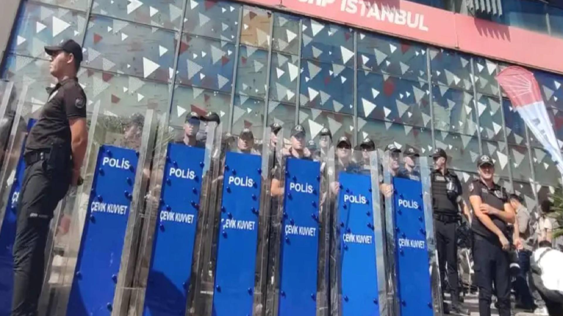 Abdulkadir Selvi: CHP’ye gaz sıkılması doğru olmadı, orası bir terör yuvası değil, ana muhalefet partisinin İstanbul il başkanlığı