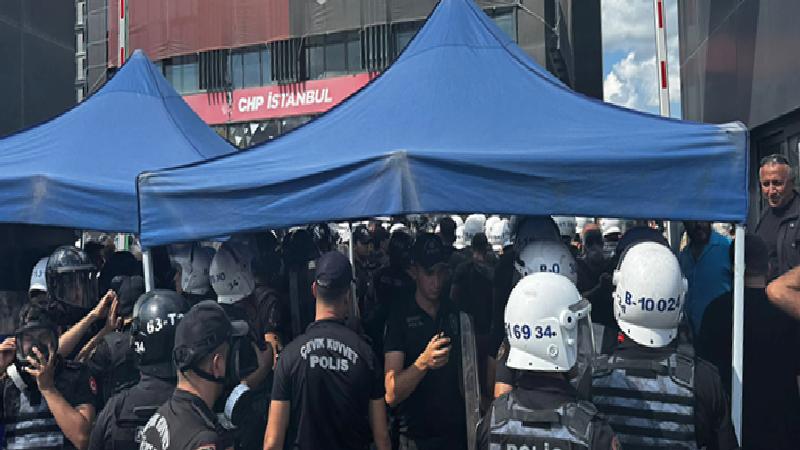 CHP’li Tanal: İstanbul İl Başkanlığı’nın adres değişikliği dilekçesi valilikte bekletiliyor
