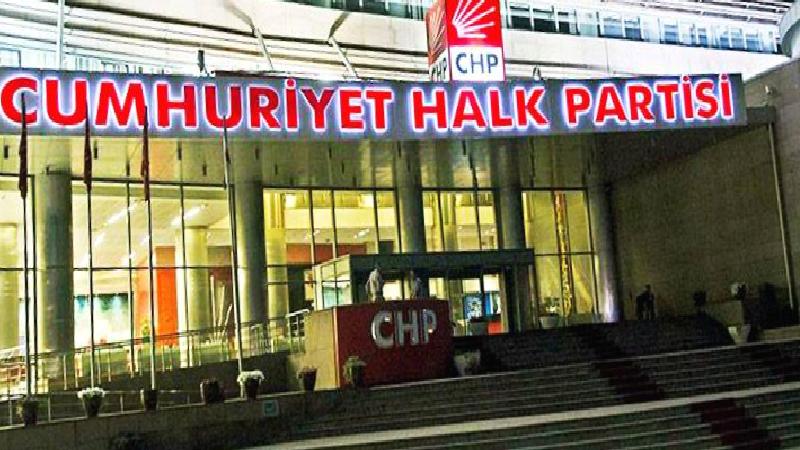 CHP’nin olağanüstü kurultay kararı “tam kanunsuzluk” iddiasıyla YSK’ya taşındı; gözler yarın verilecek nihai kararda!