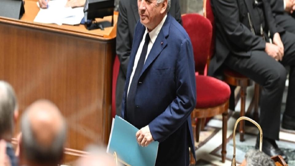 Fransa’da hükümet düştü