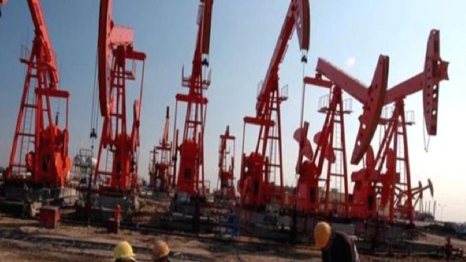 Petrol fiyatları arz fazlası endişeleriyle geriledi