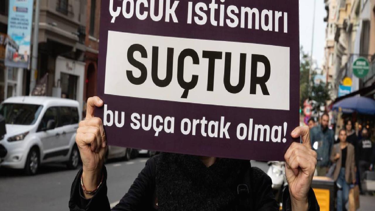 Uzmanlar uyardı: Çocuğu sosyal medyada teşhir ederek onun üstünden para kazanmak istismardır