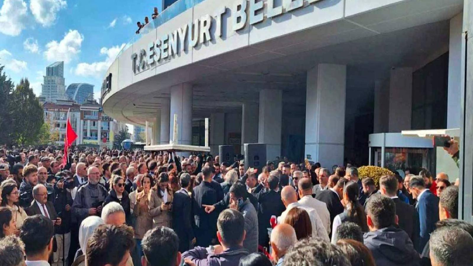 AKP’li Milletvekili, Esenyurt kayyım yönetimini eleştirdi: Beyefendi benim davama gölge düşürüyor