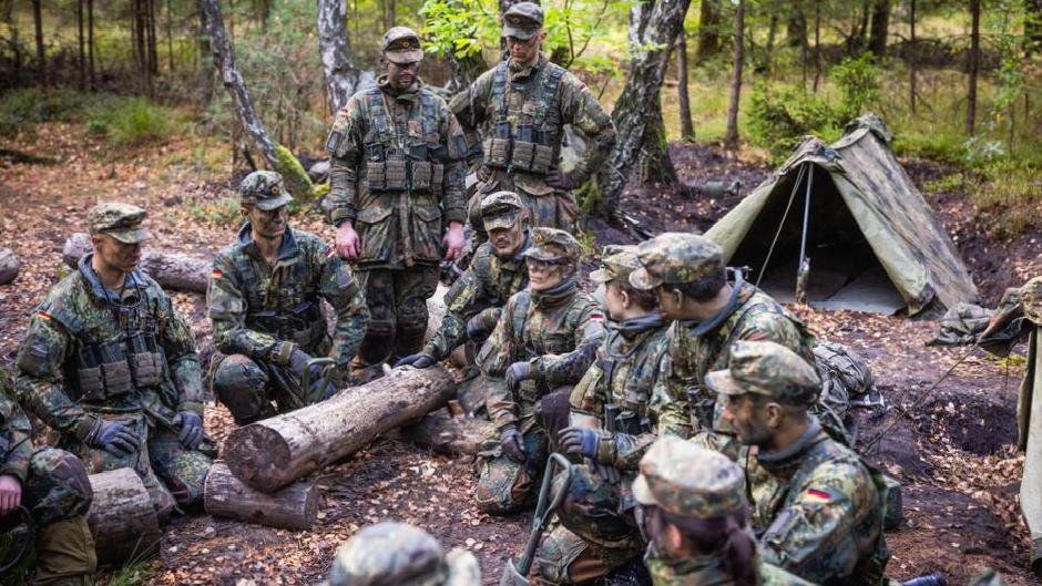 Alman hükümetinde neden gönüllü askerlik krizi yaşanıyor?