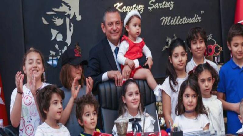 CHP Genel Başkanı Özgür Özel: Bu ülke kız çocuklarına güvenli gelecek, eşit yaşam borçlu, borcumuzu ödeyeceğiz