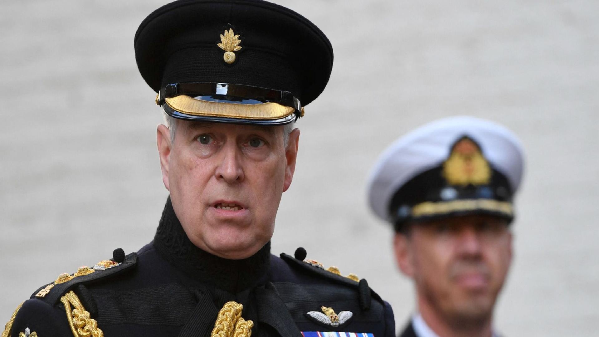 Kral Charles, Prens Andrew’un tüm kraliyet unvanlarını geri aldı: ‘Skandalların Prensi’ Andrew kimdir?