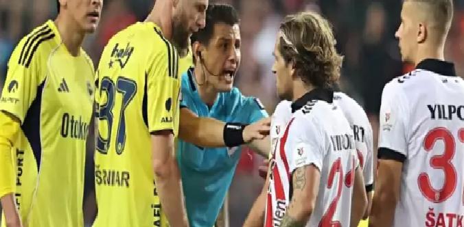 Maçın ardından olay sözler: “Resmen bitmiş, tükenmiş. Seyrederken üzüldüm”