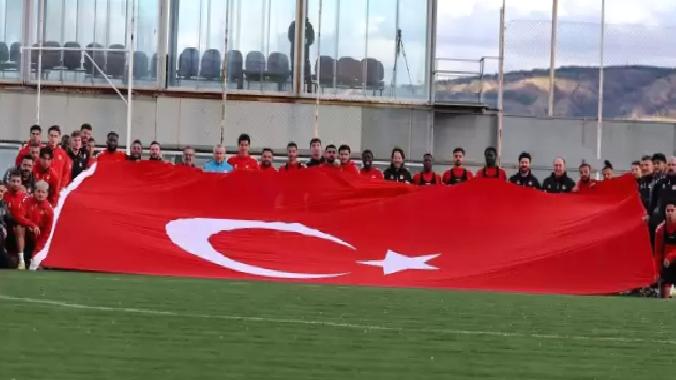 Sivasspor antrenmanda dev Türk bayrağı açtı