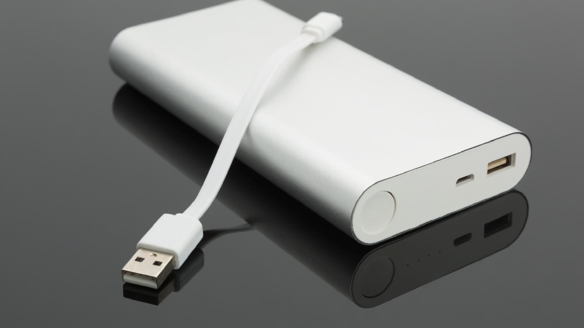 Uçakta büyük panik yaşandı: Kabin içi bagaj bölümünde yangın çıktı