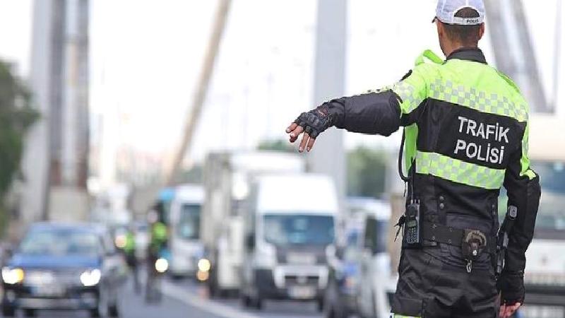 Yeni trafik kanunu teklifiyle makas atan sürücüye 90 bin lira idari para cezası uygulanacak, sürücü belgesi ve araçlara ne olacak?