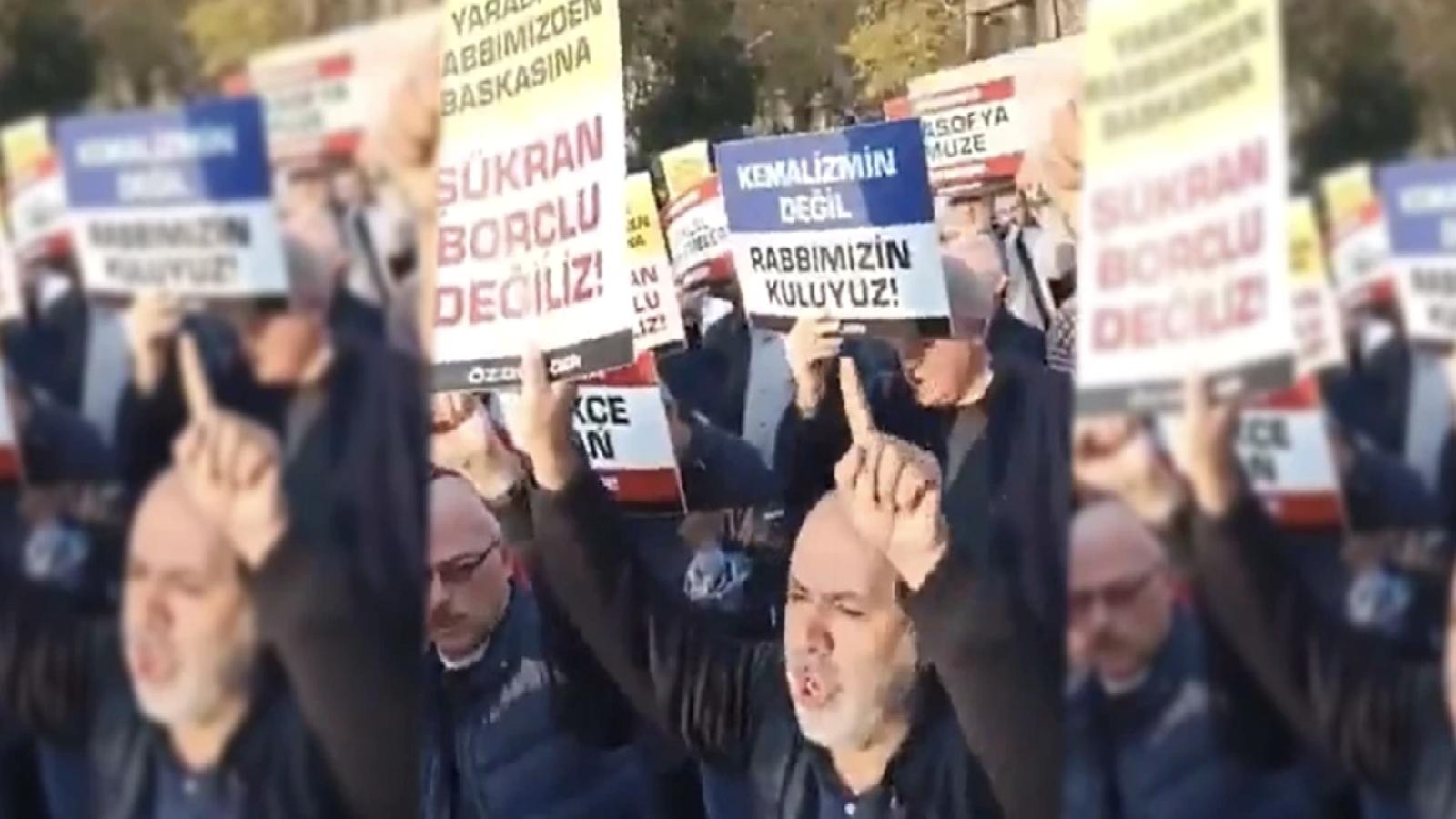 10 Kasım’da camilerden Atatürk için Mevlüt okutulmasına tepki gösteren grup eylem çağrısı yaptı: Yalnızca 25 kişi katıldı