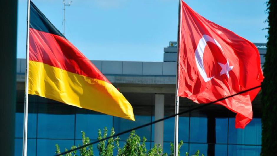 Alman Dışişleri: Böcek ailesinin ölümünü yakın takipteyiz