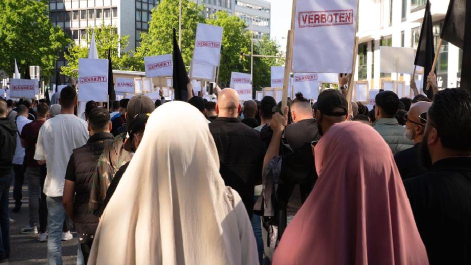 Almanya’da hilafet çağrısı yapan dernek yasaklandı