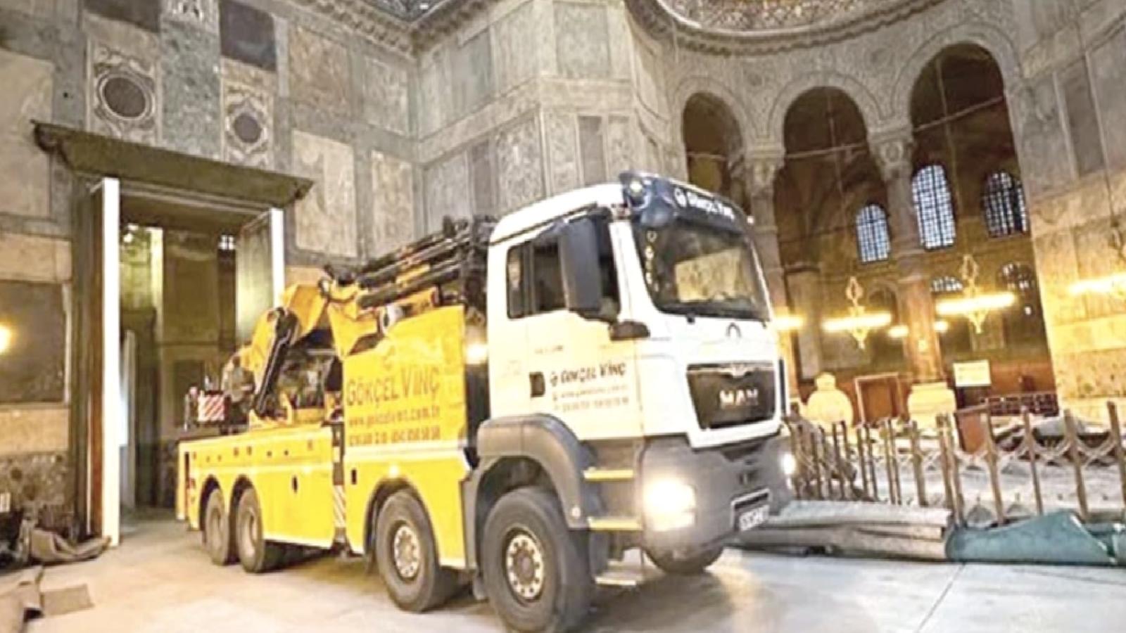 Ayasofya Bilim Kurulu’ndan vinç açıklaması: Notre Dame’de de kullanıldı