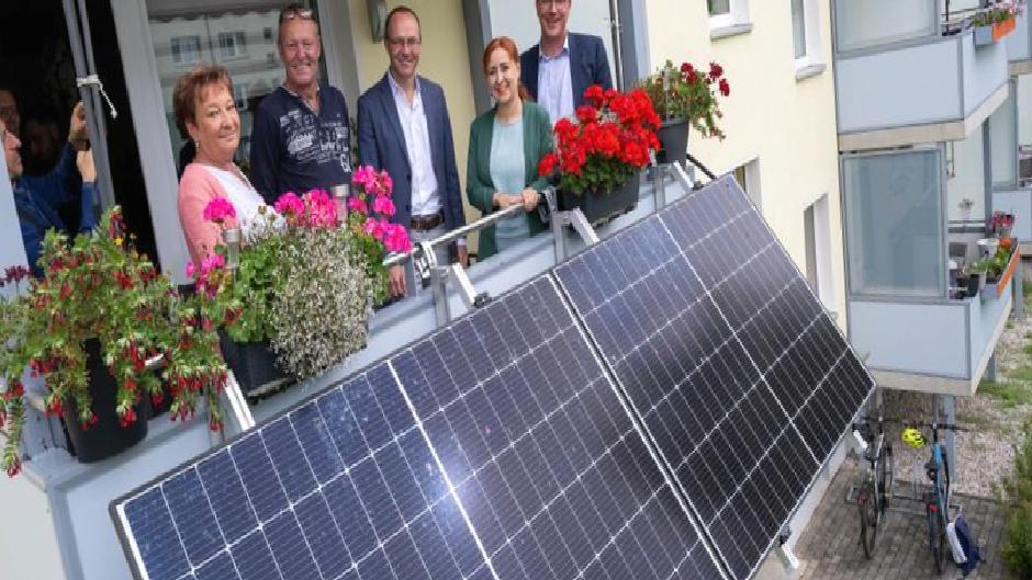 Az güneşli Almanya’da balkon güneş panellerine ilgi artıyor