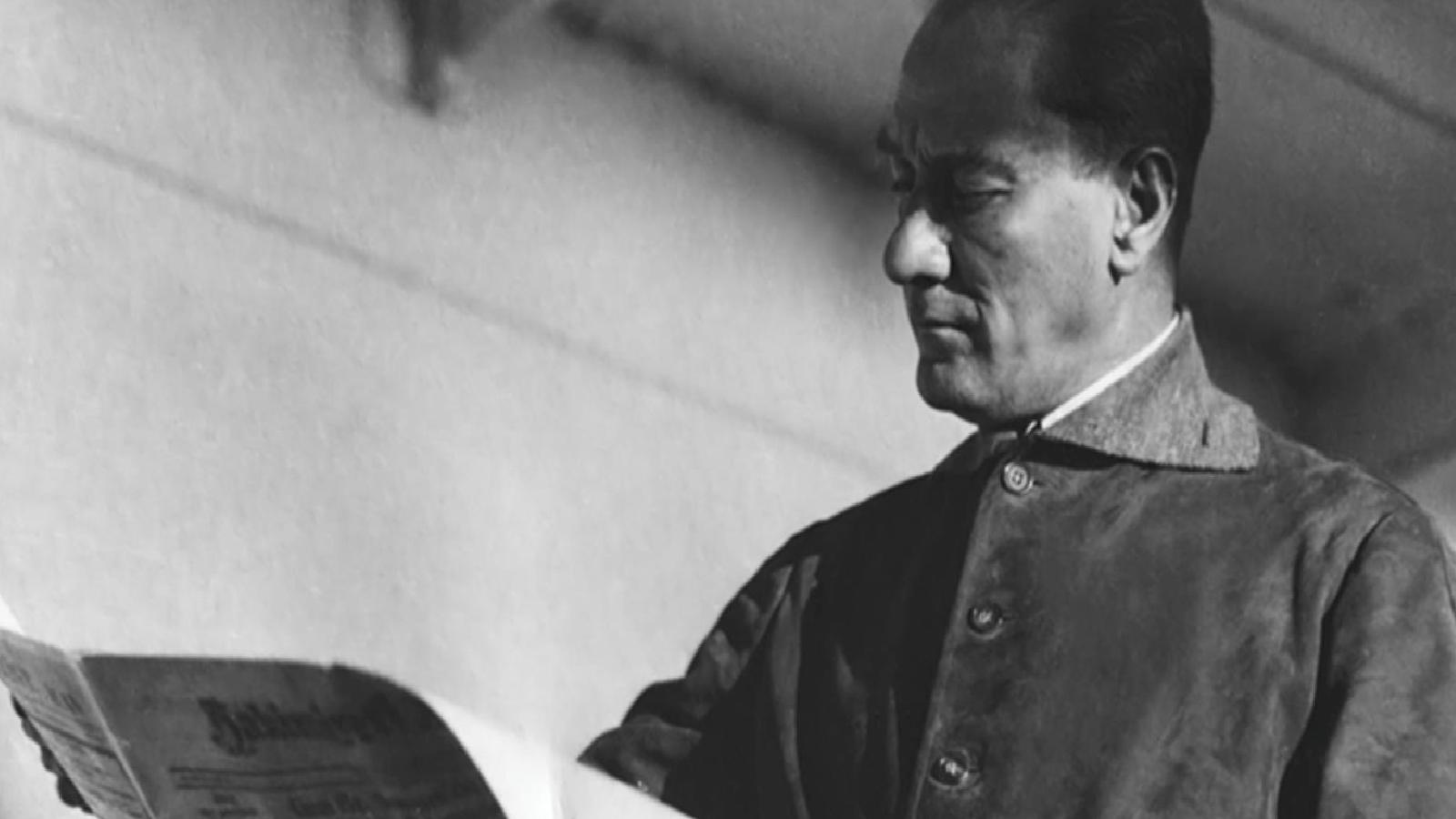 CHP Sözcüsü Deniz Yücel’den Yeni Şafak yazarı Aydın Ünal’a “10 Kasım” tepkisi: Dünyanın saydığı,  örnek aldığı bir önderi, bu ve bunun gibiler saymasa, anmasa ne olur?