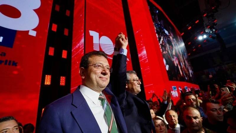 İmamoğlu’ndan Özgür Özel’e tebrik: Türkiye’yi hak ettiği özgür, müreffeh ve güçlü geleceğe ulaştıracağız