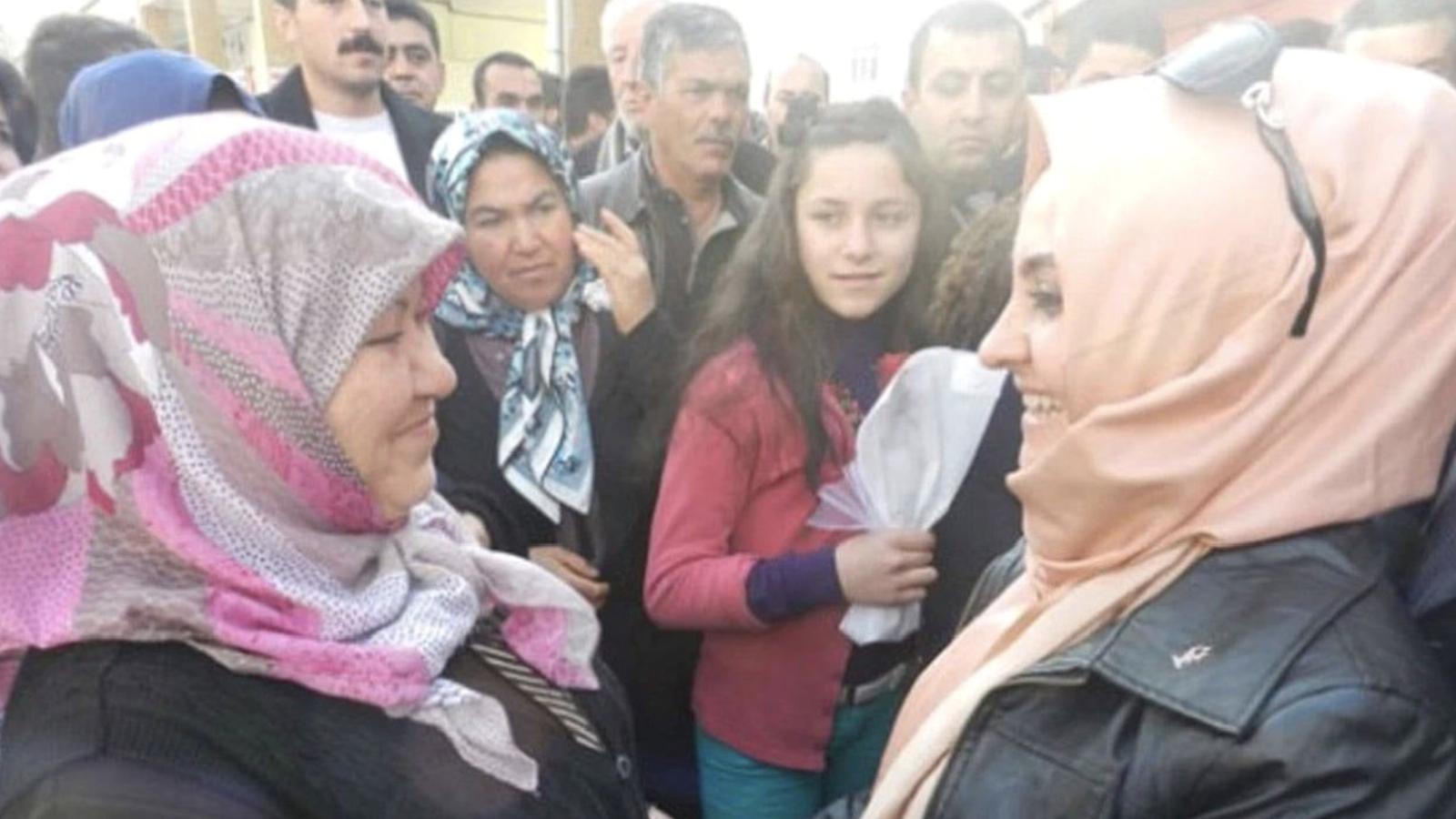 Milli Emlak Şube Müdürü Müzeyyen Yazıcı, gümrükten geçemeyen malları sattı ve tutuklandı: Ürünleri AKP teşkilatındaki sosyal yardım işlerine verdim