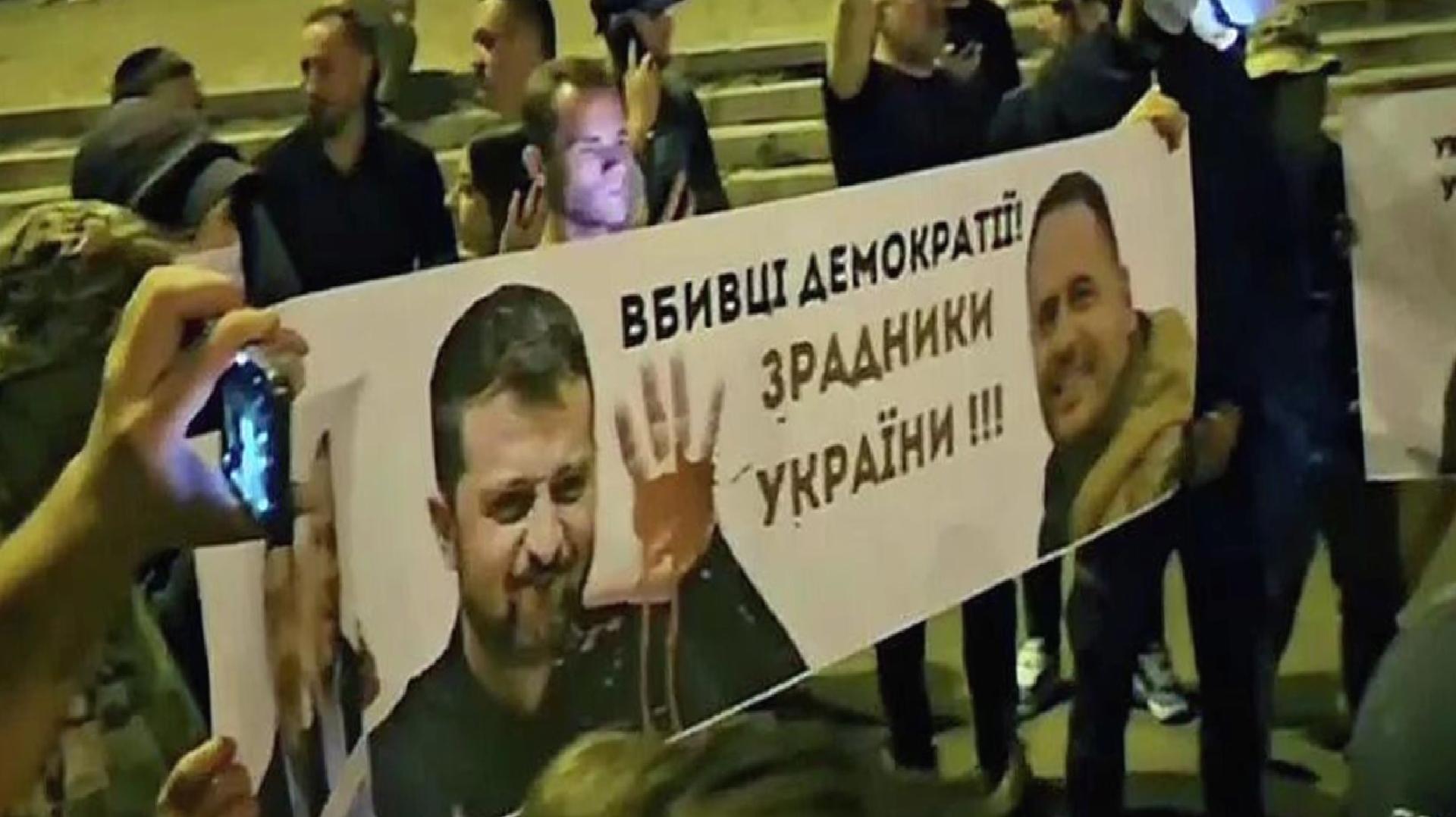 Uluslararası gözlemci Ukrayna’daki yolsuzluğu değerlendirdi: Zelenskiy’nin yakın çevresi sürekli skandallarda anılıyor