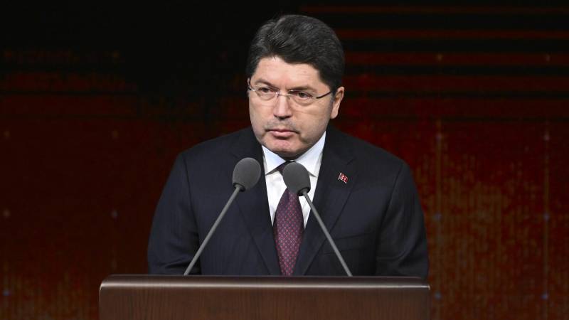 Bakan Tunç duyurdu: Libya Genelkurmay Başkanı Orgeneral Al-Haddad’ın da aralarında bulunduğu yolcuları taşıyan uçağın düşmesiyle ilgili soruşturma başlatıldı