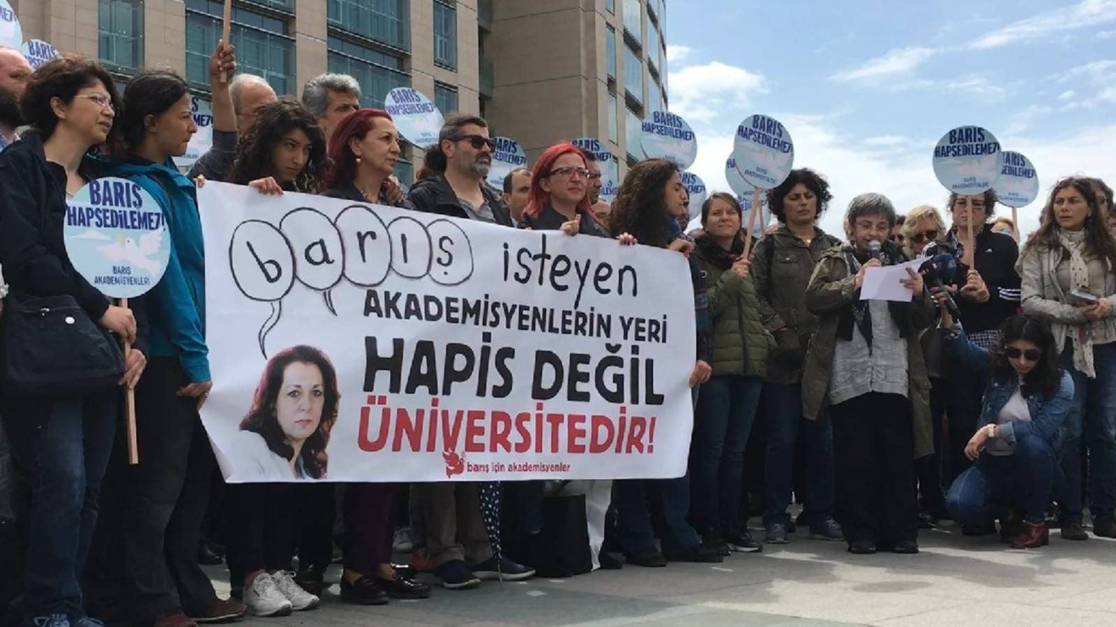 Barış yine konuşuluyor ama hakikat hâlâ bekliyor