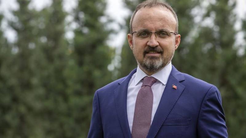 Bülent Turan’dan iktidar eleştirisi: Kapımızın önüne bırakılan Truva atları olduğu gibi maalesef üstümüze yapışan parazitler veya çizgisinde sabit duramayanlar da var!