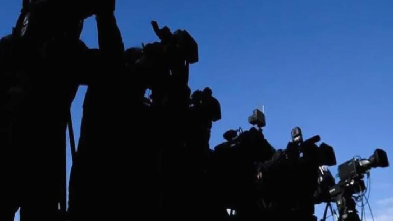 Deniz Zeyrek, “medya eleştirilerine” katıldı: Gazeteci, iktidarla ne dost ne düşmandır; sadece bağımsızdır