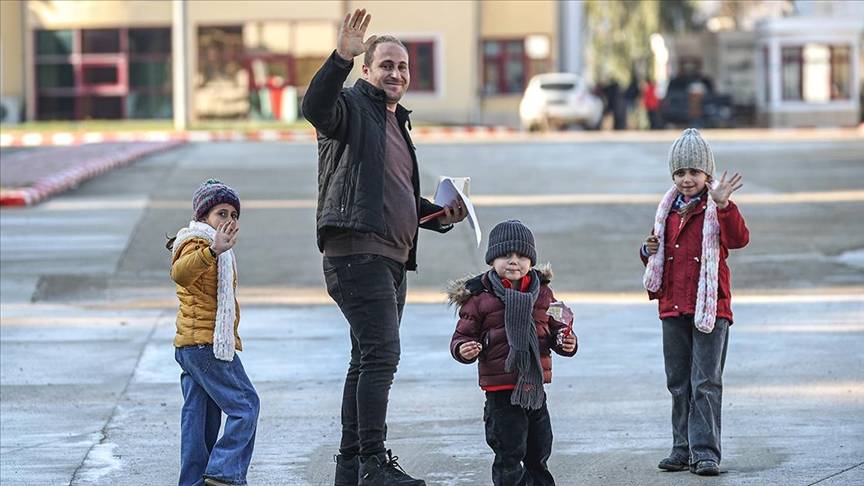 “Geçici koruma” statüsündeki Suriyeliler için yeni adım: Sağlıkta katkı payı, ikamet izninde sıkı kurallar!