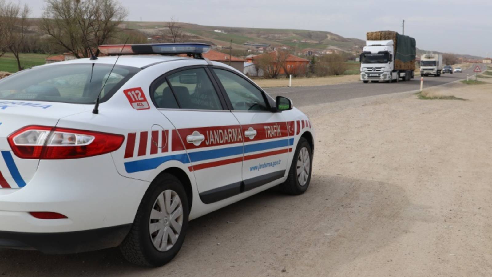 Jandarma önce ceza yazdı, kimliğini öğrenince cezayı kendi cebinden ödedi!