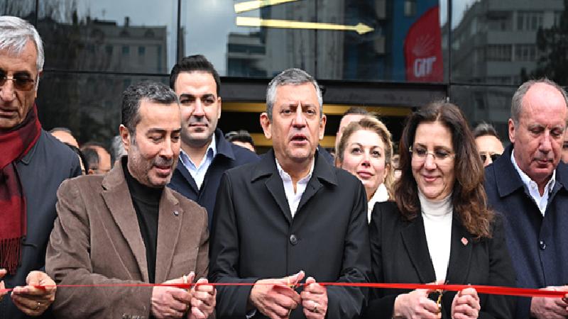 Özgür Özel Kayseri’de, yeni il binasının açılışına katıldı: Buranın kapısı vatan, millet, bayrak diyen, Gazi’ye sevgi besleyen herkese açıktır