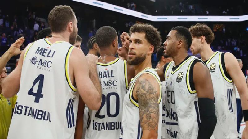 Salonun çatısı aktı: Olympiakos-Fenerbahçe Beko maçı ertelendi